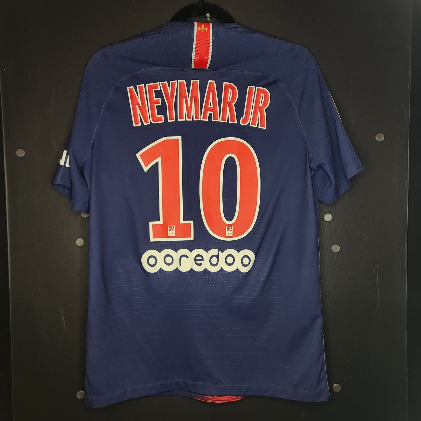 2018-19 PSG Neymar Jr. 10 Home Jersey / Medium / Excellent