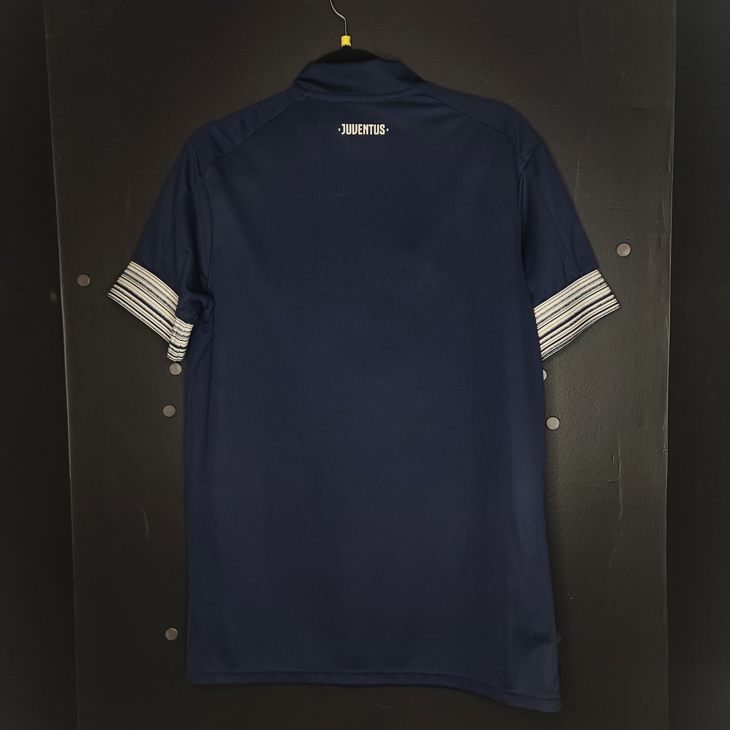 2020-21 Juventus F.C. Away Jersey / Medium / Excellent