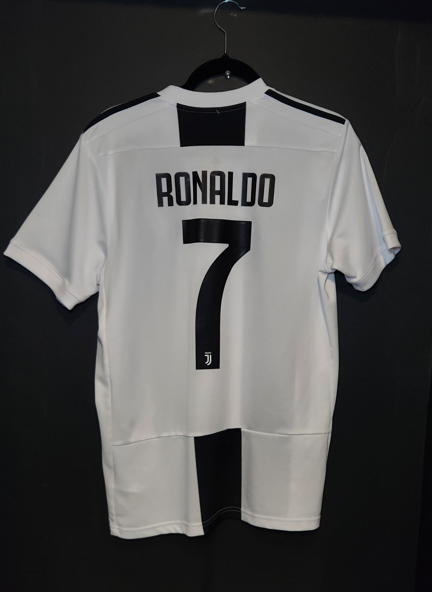 2018-19 Juventus F.C. Cristiano Ronaldo 7 Home Jersey / Medium / Excellent