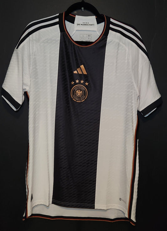 2022 Germany Home Jersey / Large / New
