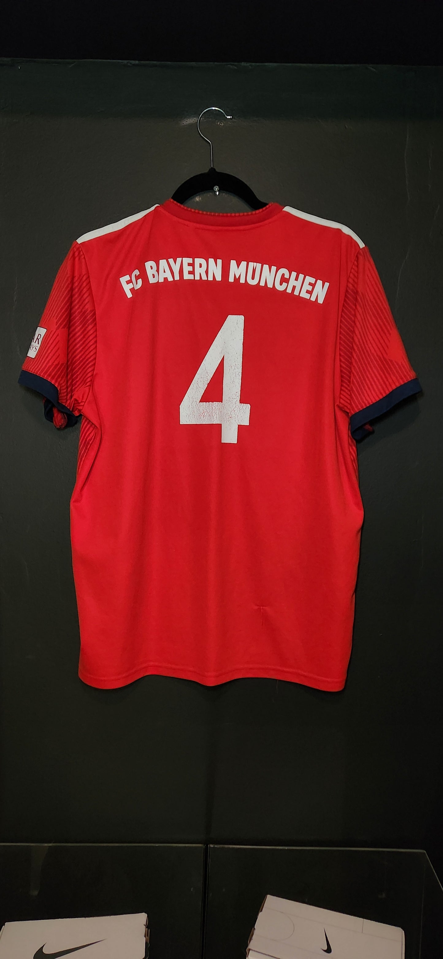 2018-19 FC Bayern München 4 Home Jersey / Large / Good