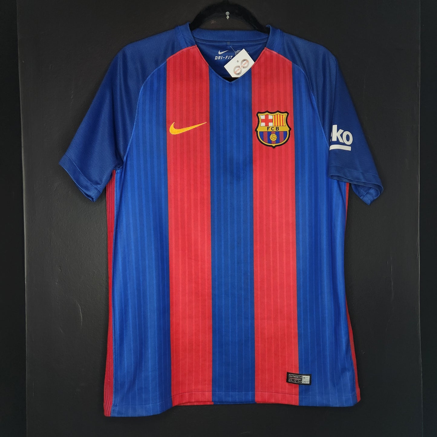 2016-17 FC Barcelona  Home Jersey / Medium / Excellent