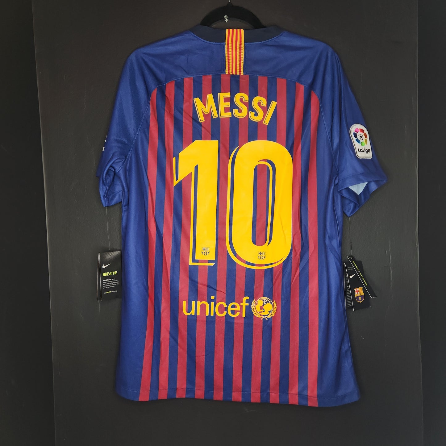 2018-19 FC Barcelona Lionel Messi 10 Home Jersey / Large / New