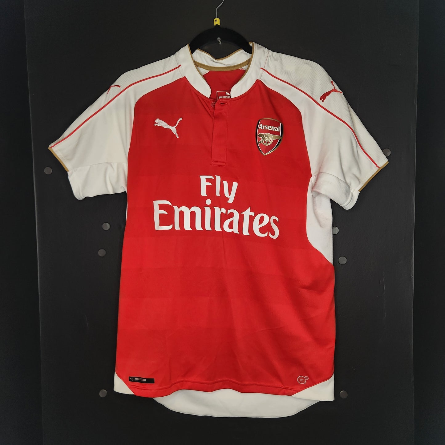 2015-16 Arsenal F.C. Mesut Özil 11 Home Jersey / Medium / Excellent