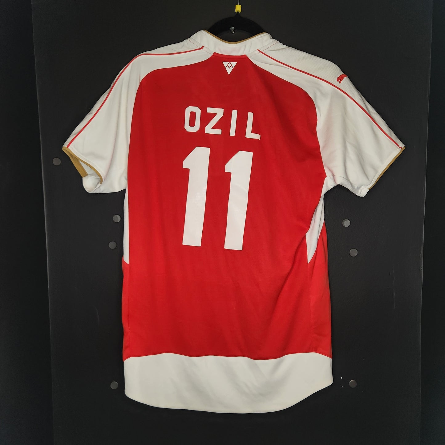 2015-16 Arsenal F.C. Mesut Özil 11 Home Jersey / Medium / Excellent