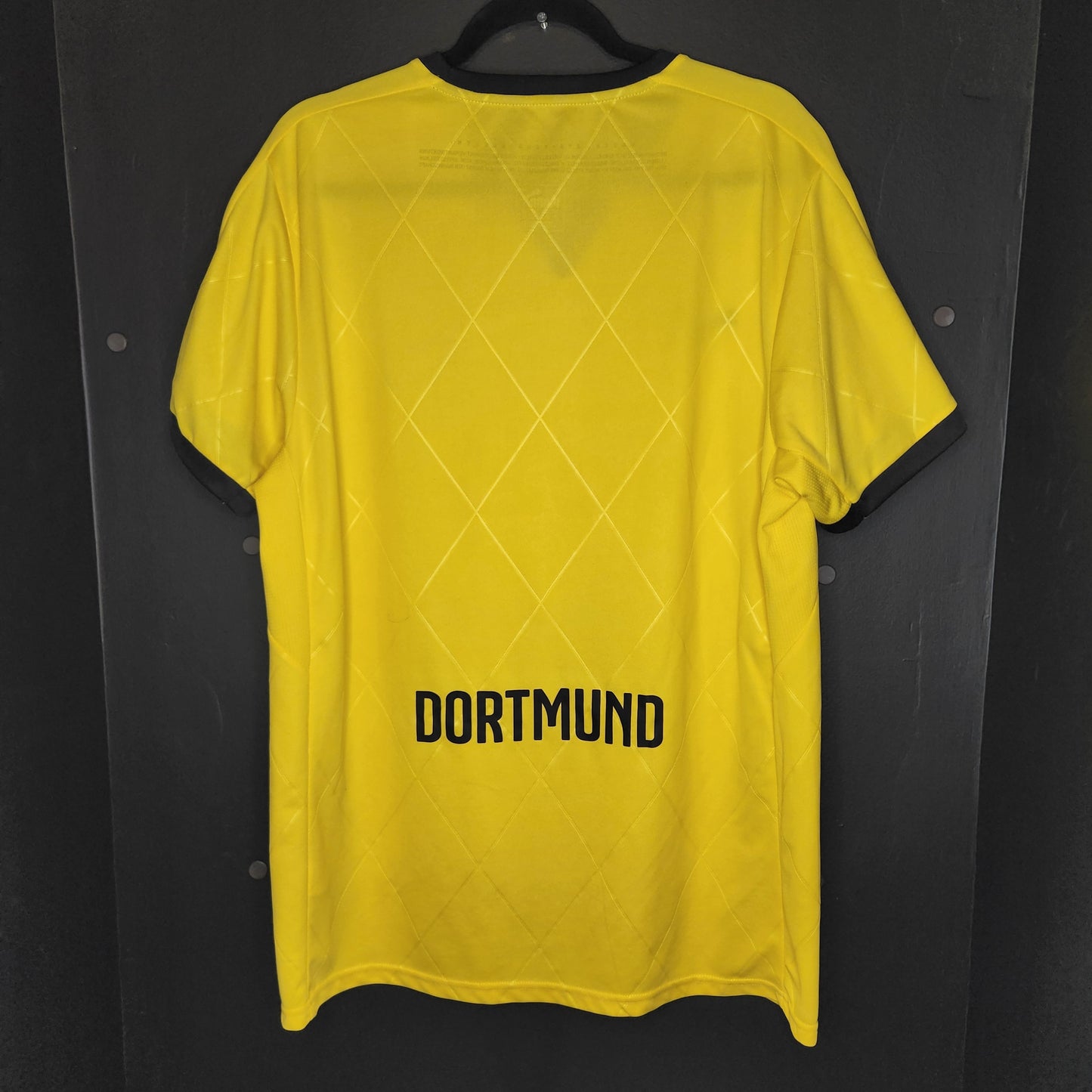 2015-16 Borussia Dortmund Home Jersey / X-Large / Excellent