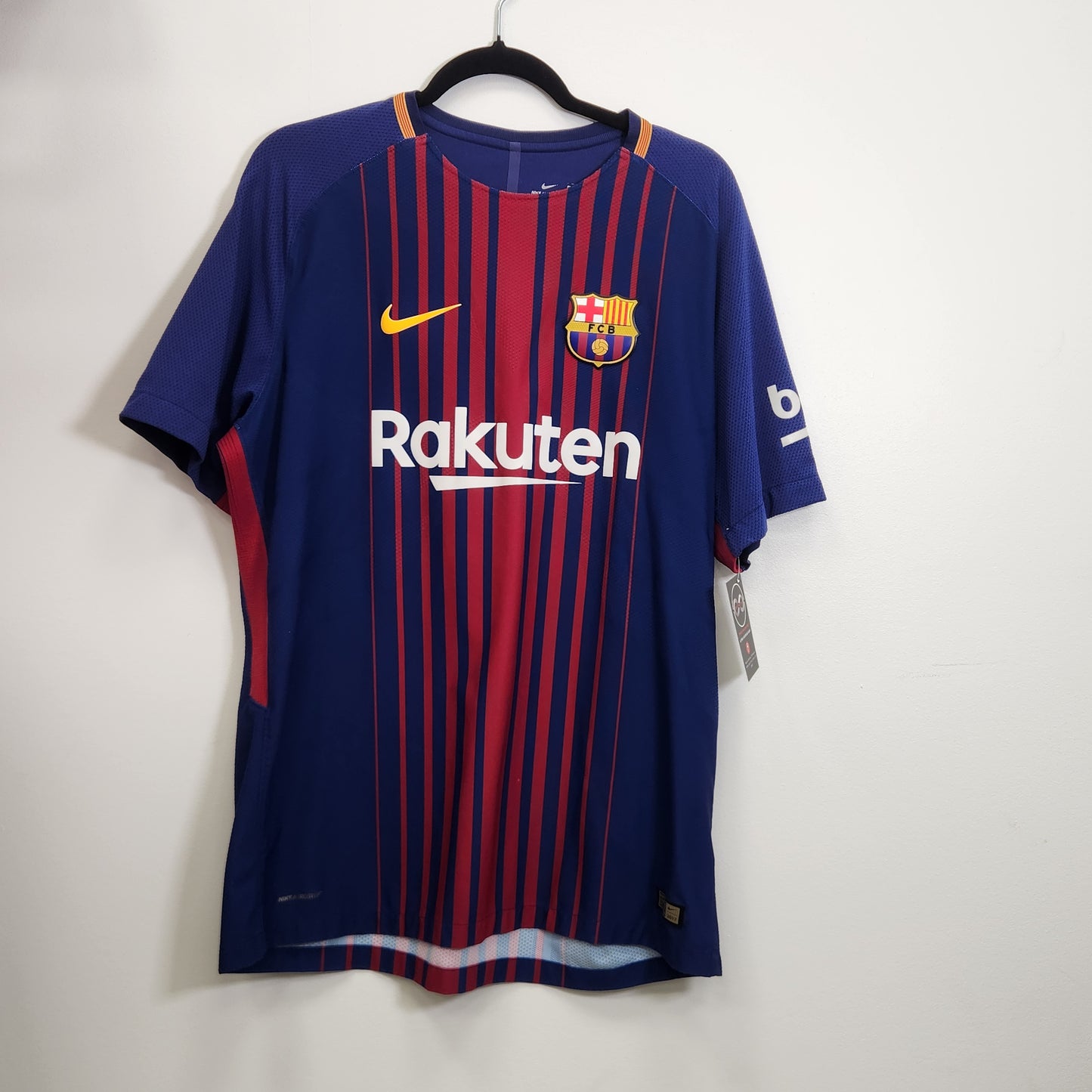 2017-18 Barcelona Messi 10 Home Jersey / X-Large / 8/10