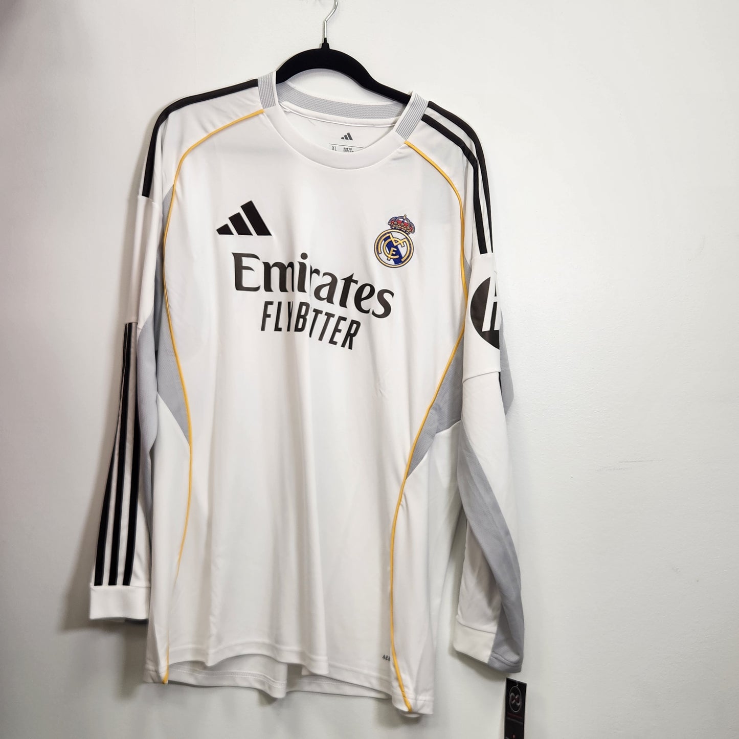2025-26 Real Madrid Home Jersey / X-Large / New