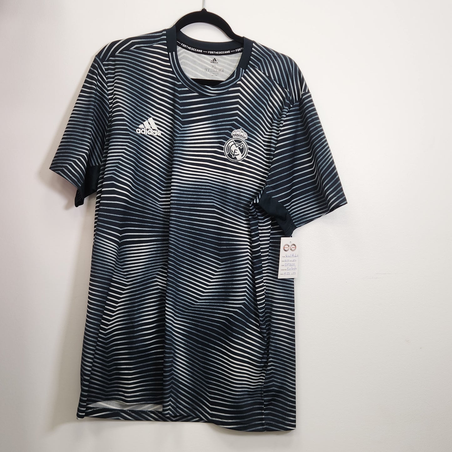 2018-19 Real Madrid Training Jersey / X-Large / Excellent