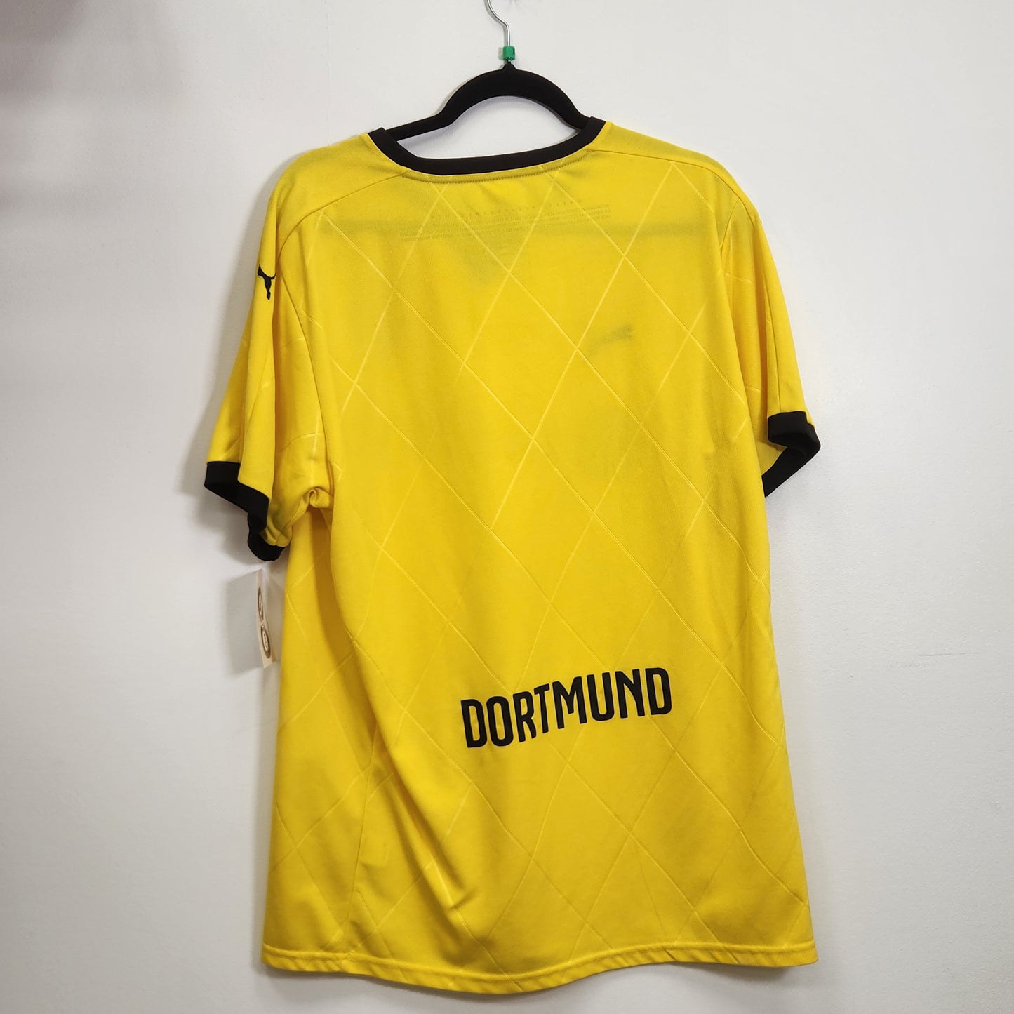 2015-16 Borussia Dortmund Home Jersey / X-Large / Excellent