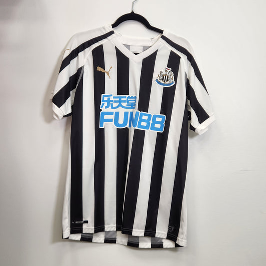 2018-19 NewCastle United Home Jersey / Large / New