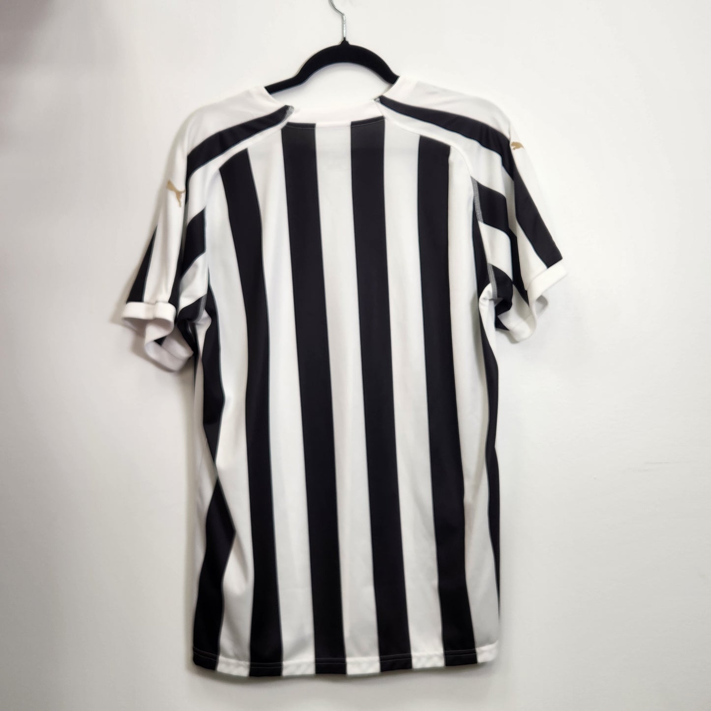 2018-19 NewCastle United Home Jersey / Large / New