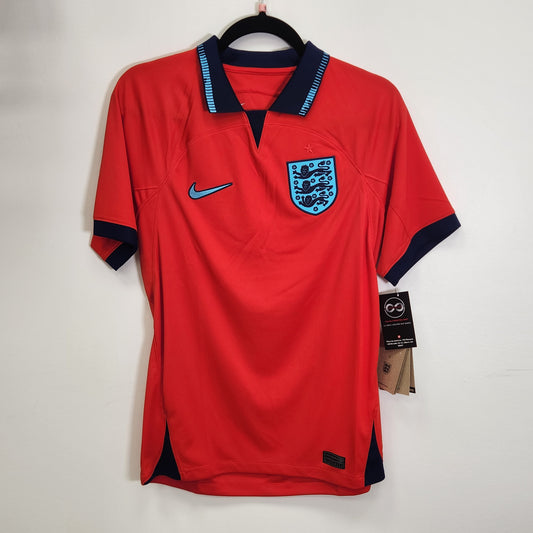 ENGLAND WORLD CUP 2022 JERSEY / SMALL / NWT