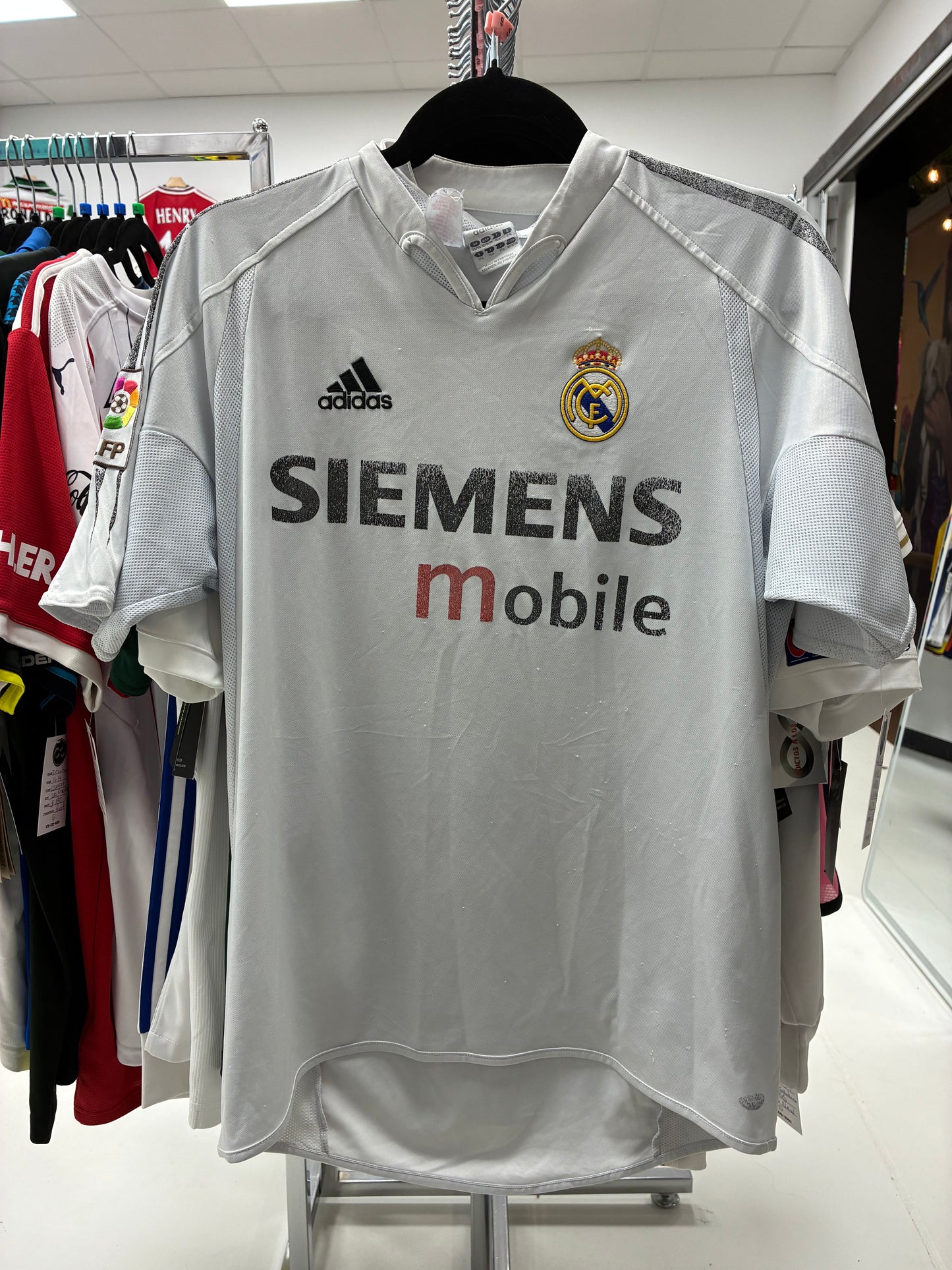 2004-05 Real Madrid 23 Beckham Home Jersey / X large Youth / 7-10