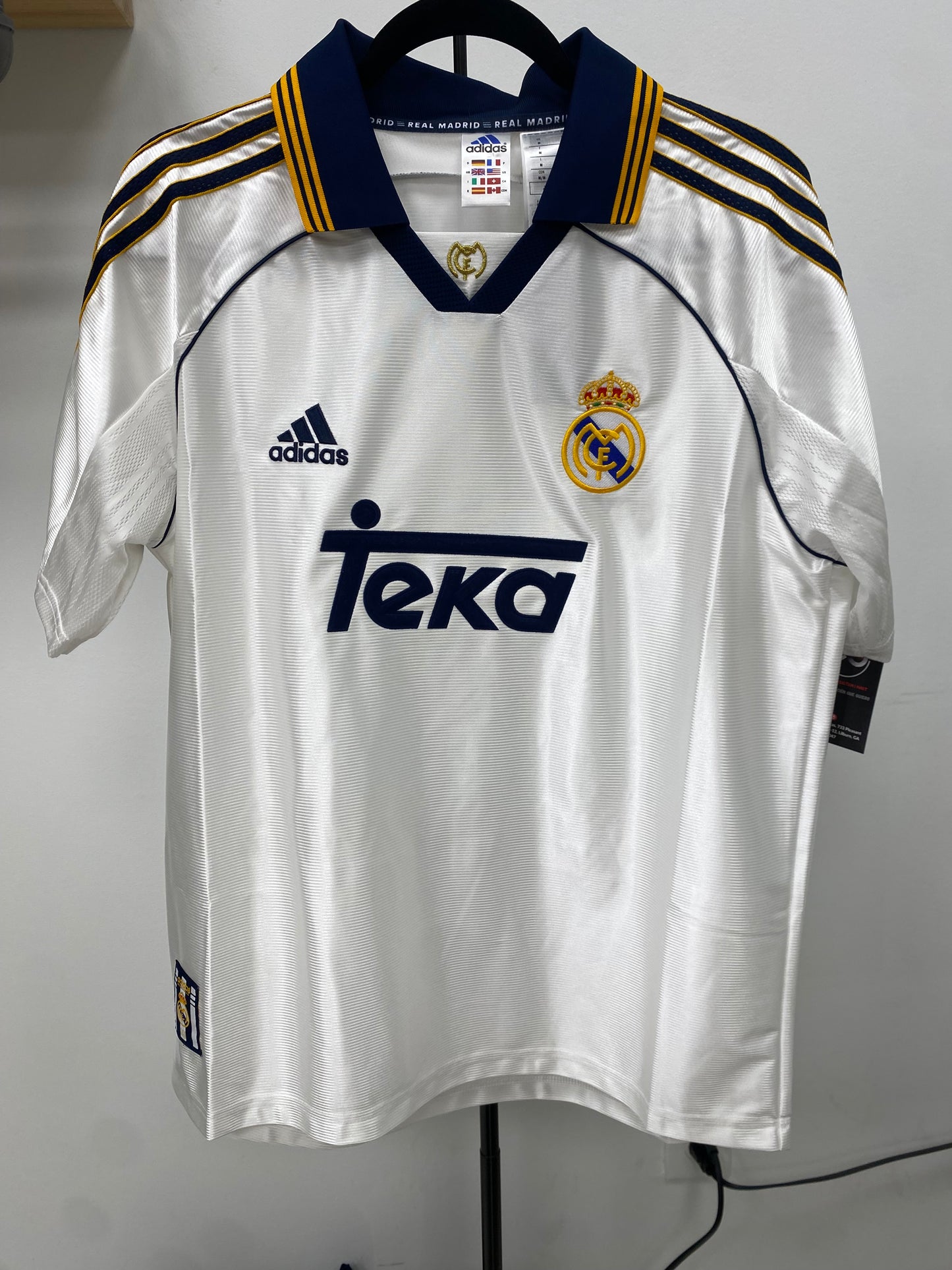 2025-26 Real Madrid Retro Home Jersey / Medium / New