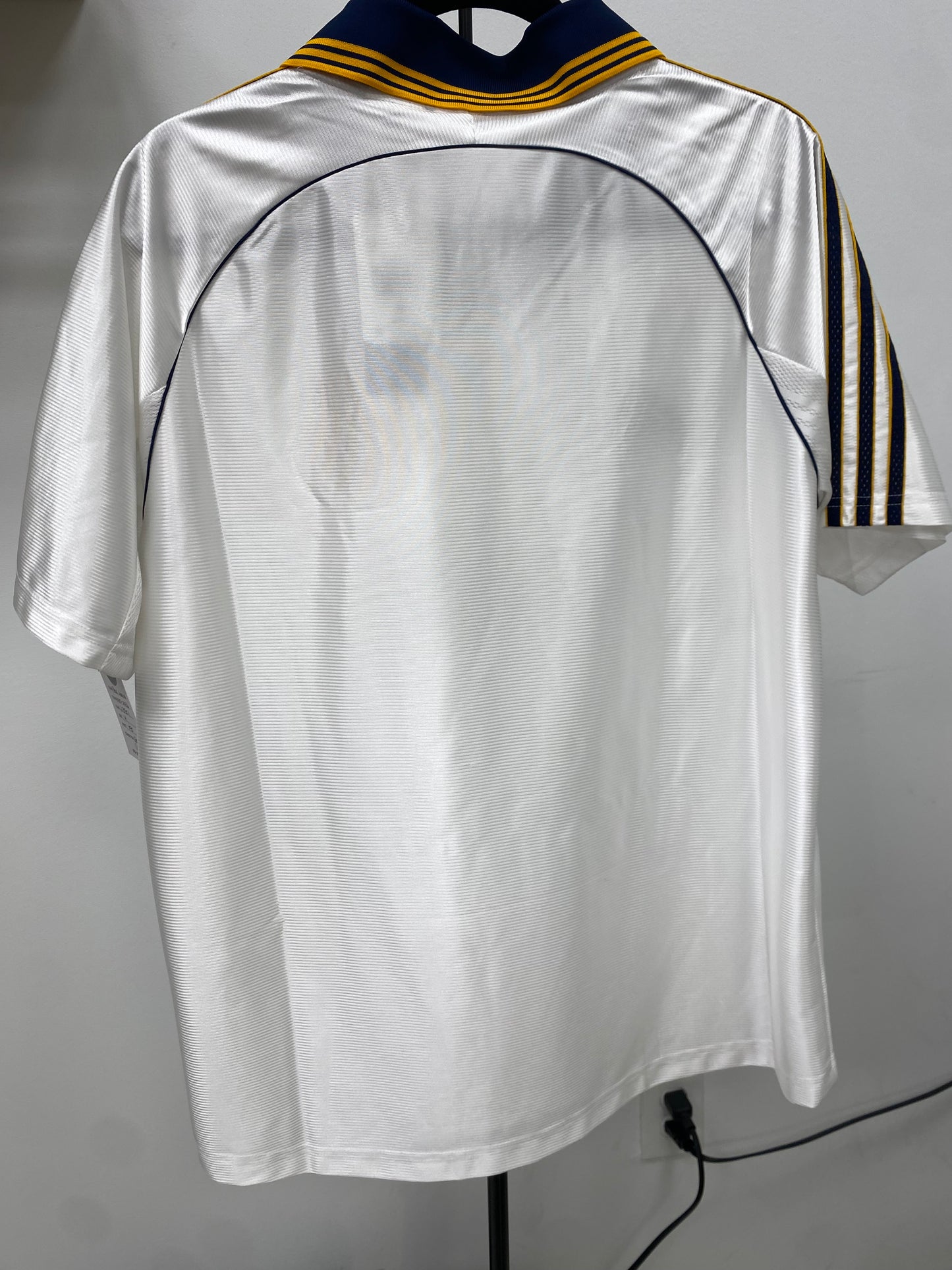 2025-26 Real Madrid Retro Home Jersey / Medium / New
