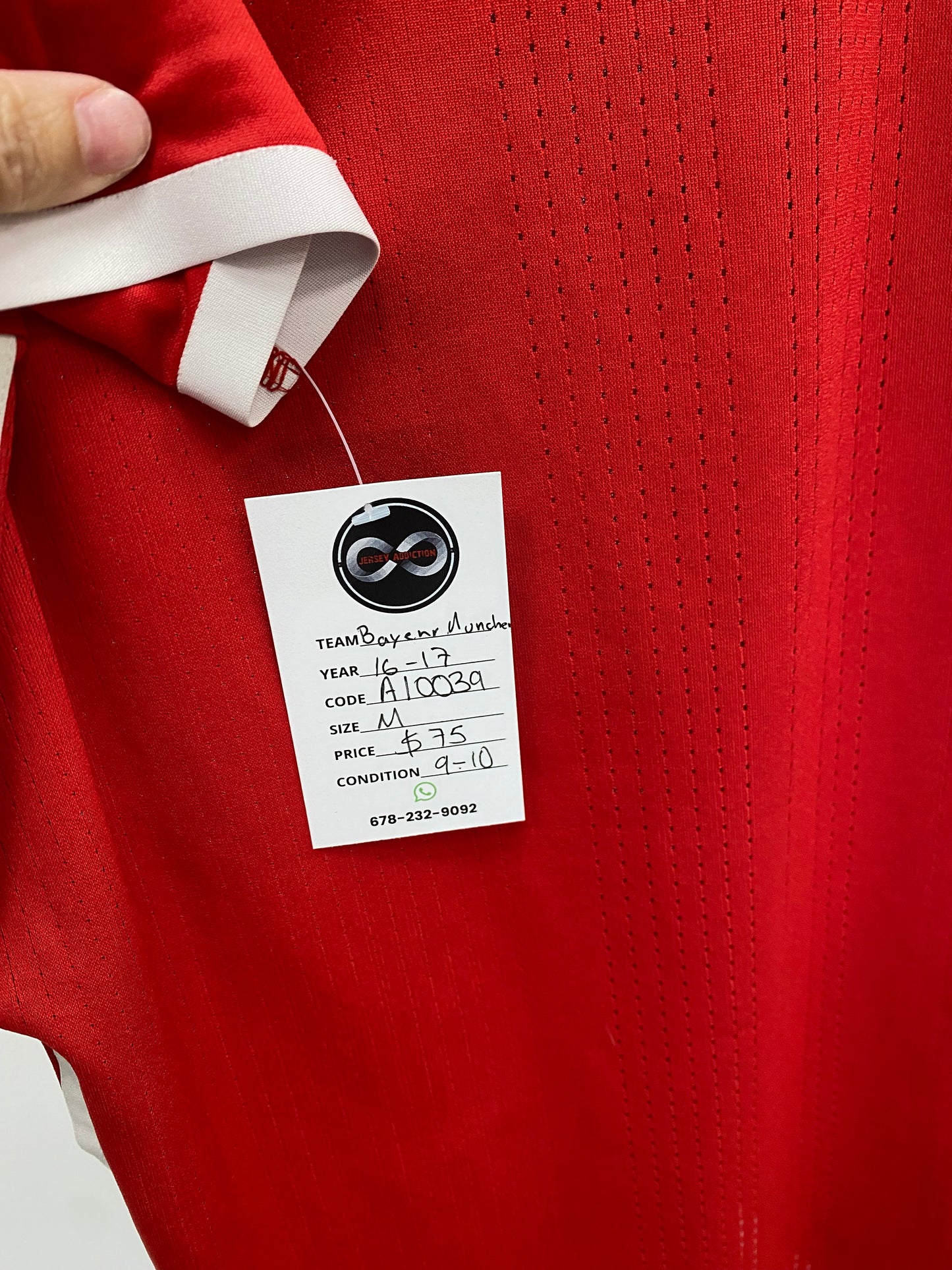 2016-17 Bayern München Home Jersey / Medium / 9/10
