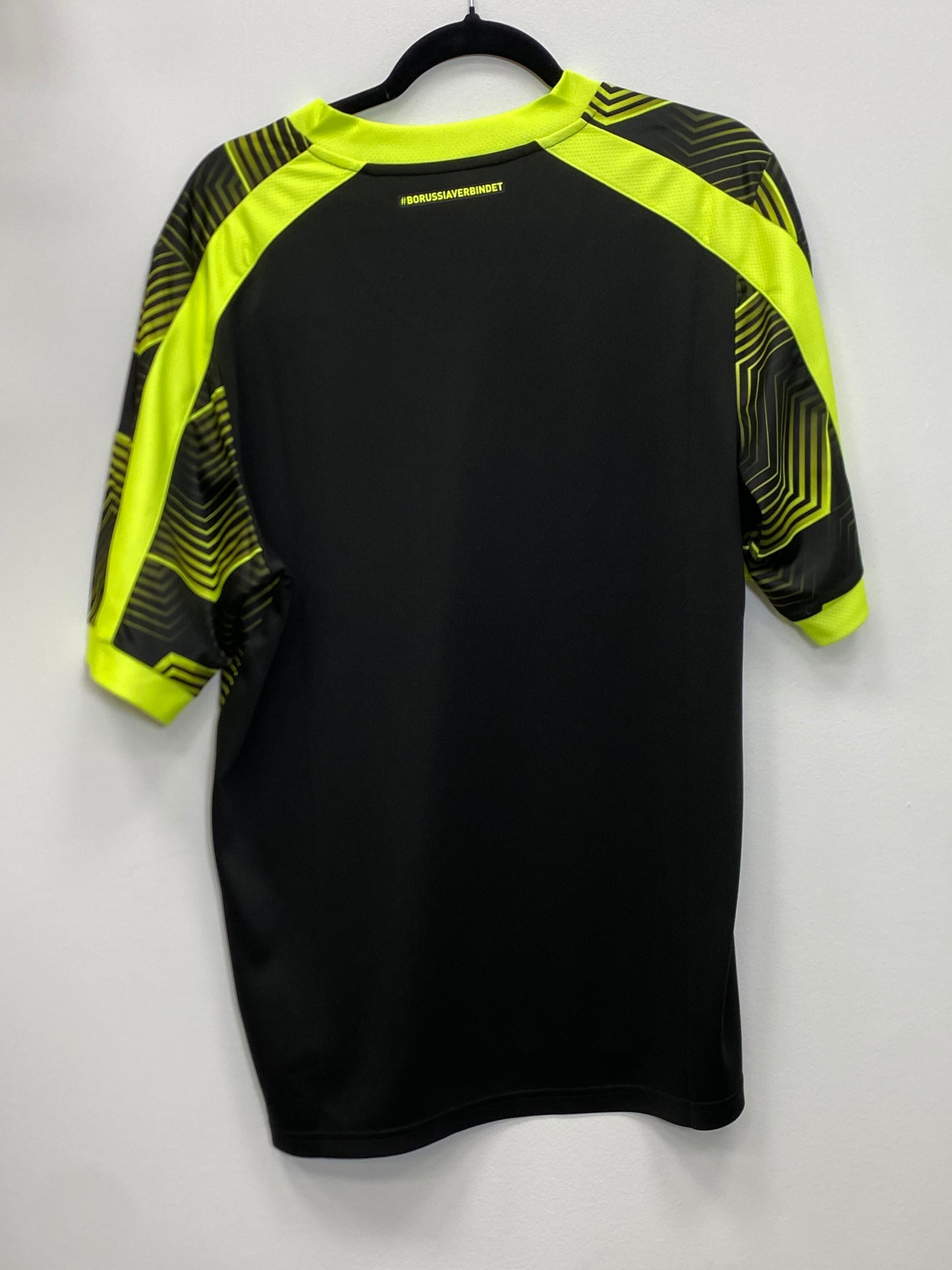 2020-21 Borussia Dortmund Training Jersey / Large / New