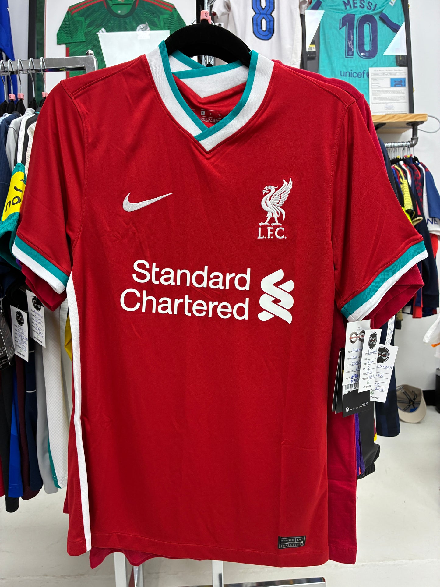 2021-22 Liverpool FC Home Jersey / Small / 10-10