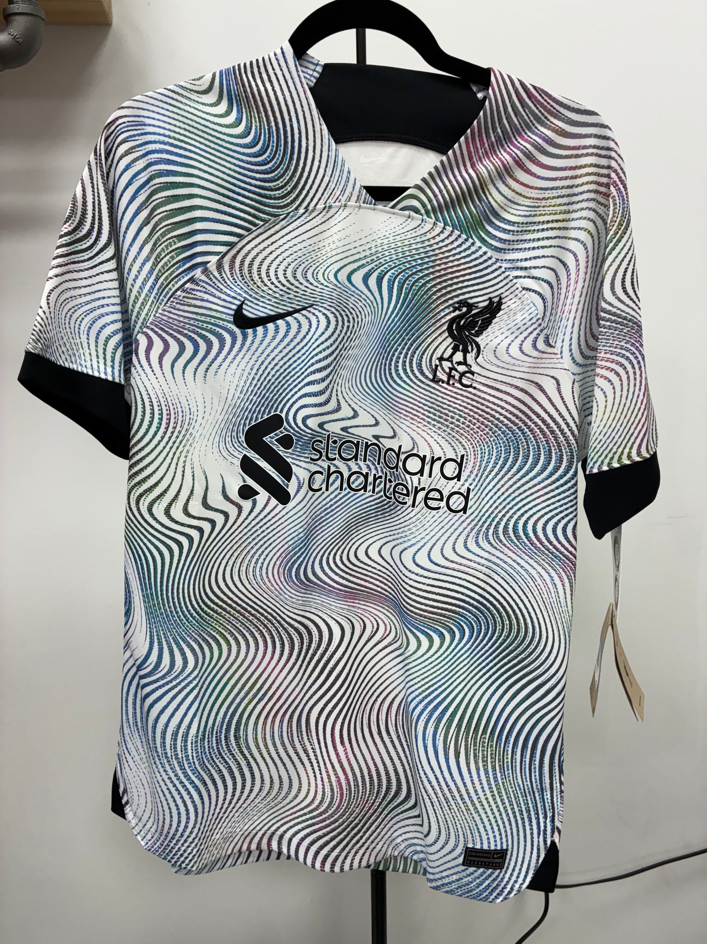 2022-23 Liverpool FC Away Jersey / Medium / New