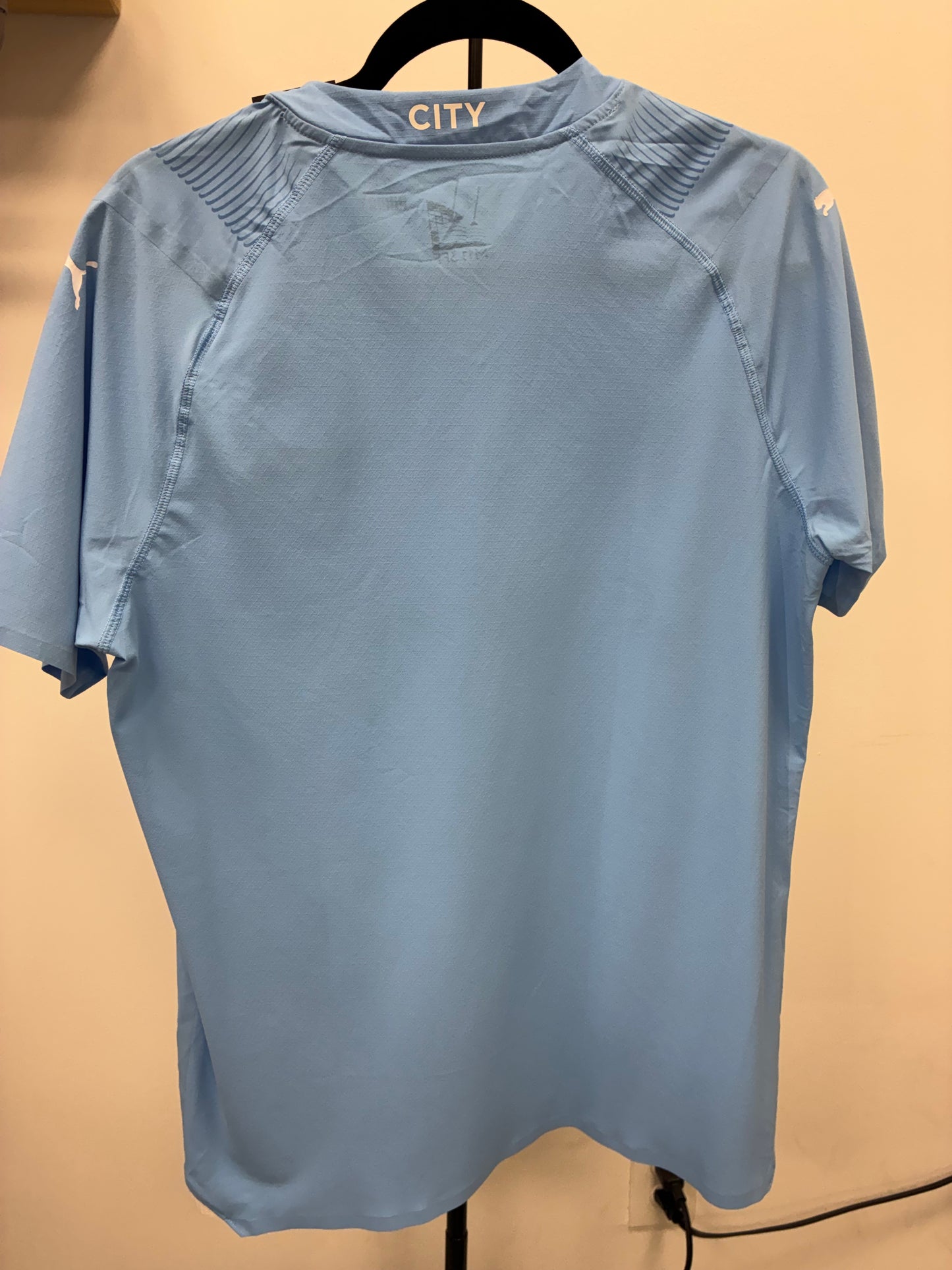 2023-24 Manchester City Home Jersey / Medium / 9/10