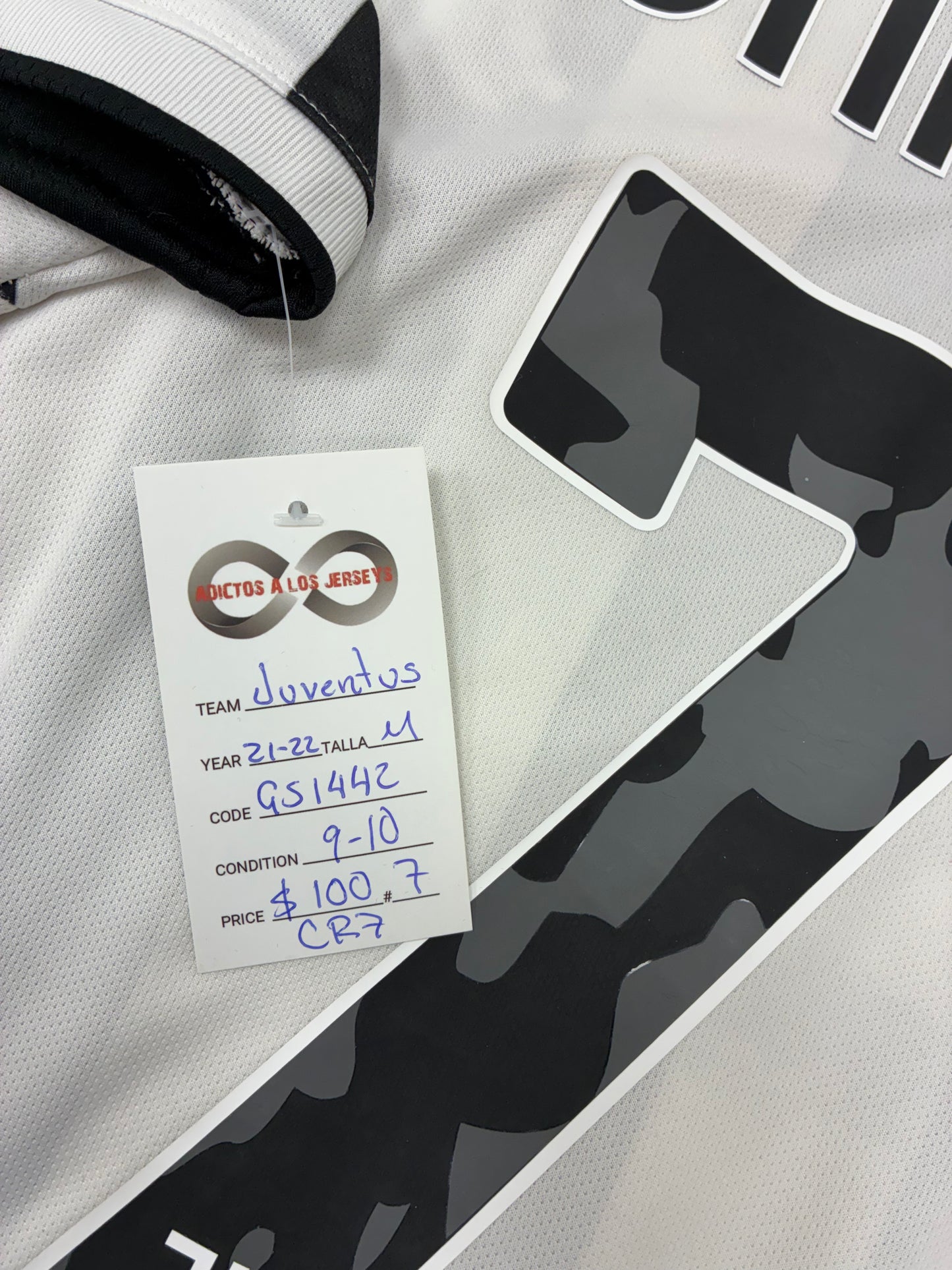 2021-22 Juventus FC 7 Ronaldo Home Jersey / Medium / 9/10