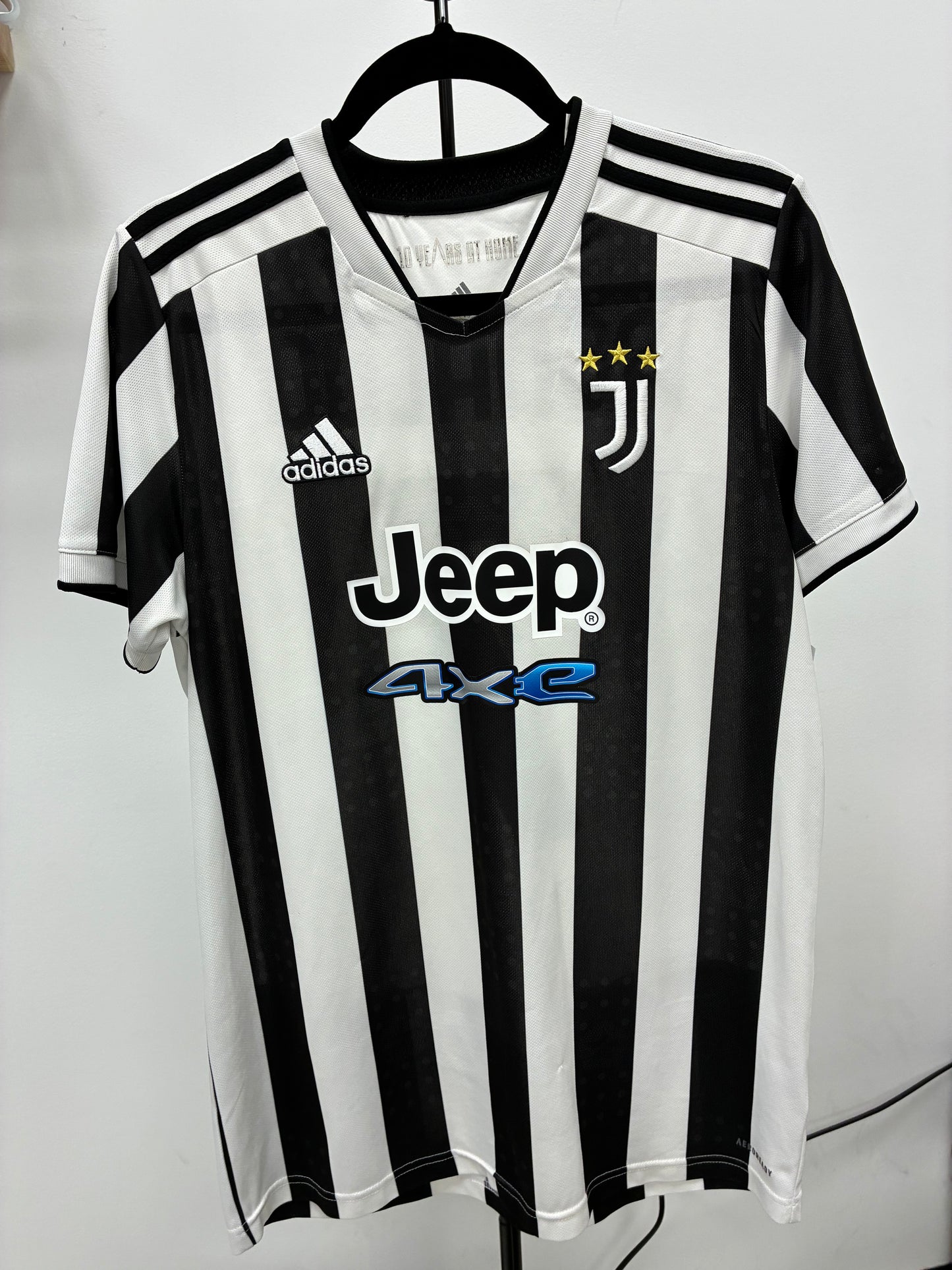 2021-22 Juventus FC 7 Ronaldo Home Jersey / Medium / 9/10