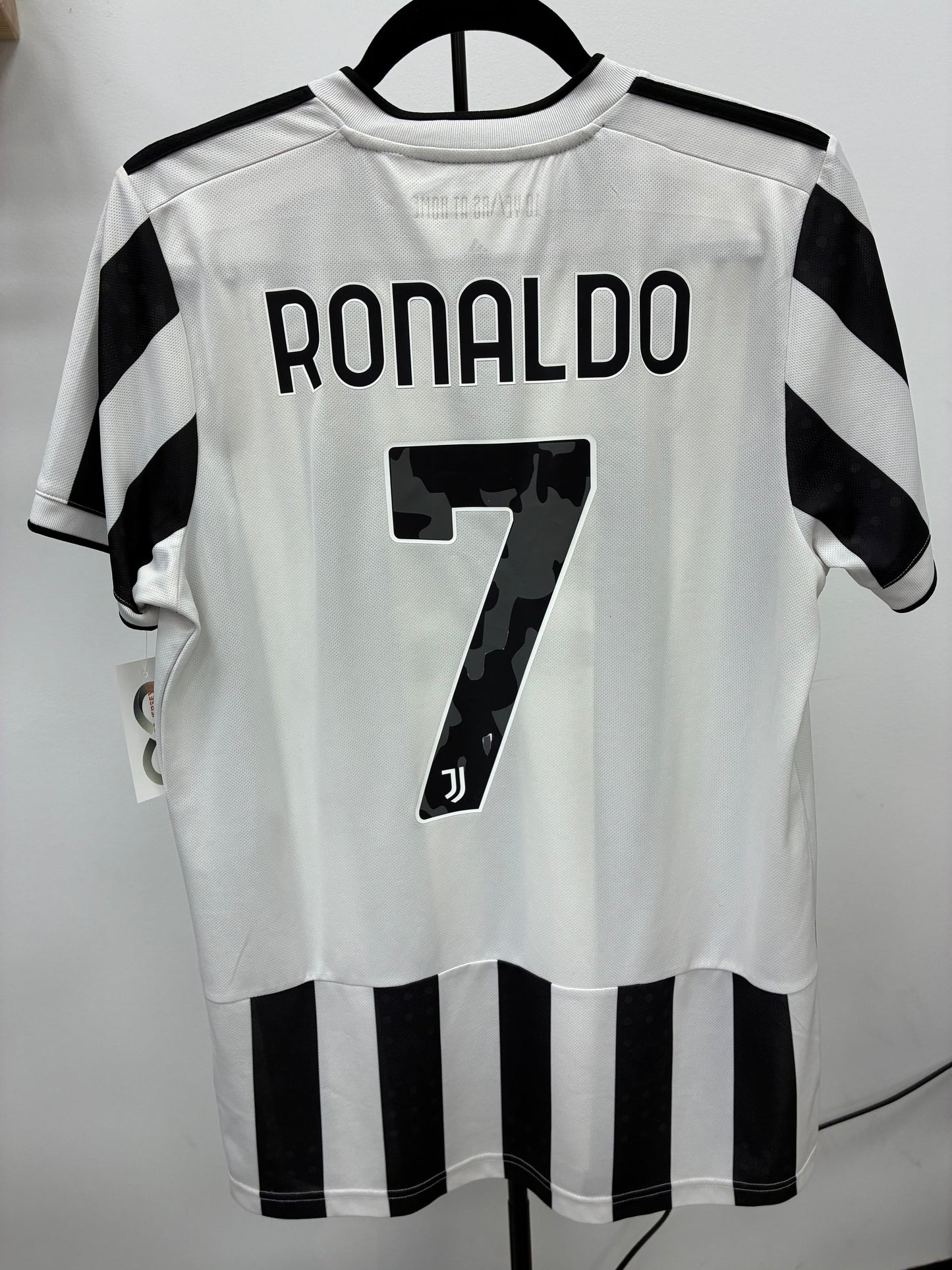 2021-22 Juventus FC 7 Ronaldo Home Jersey / Medium / 9/10