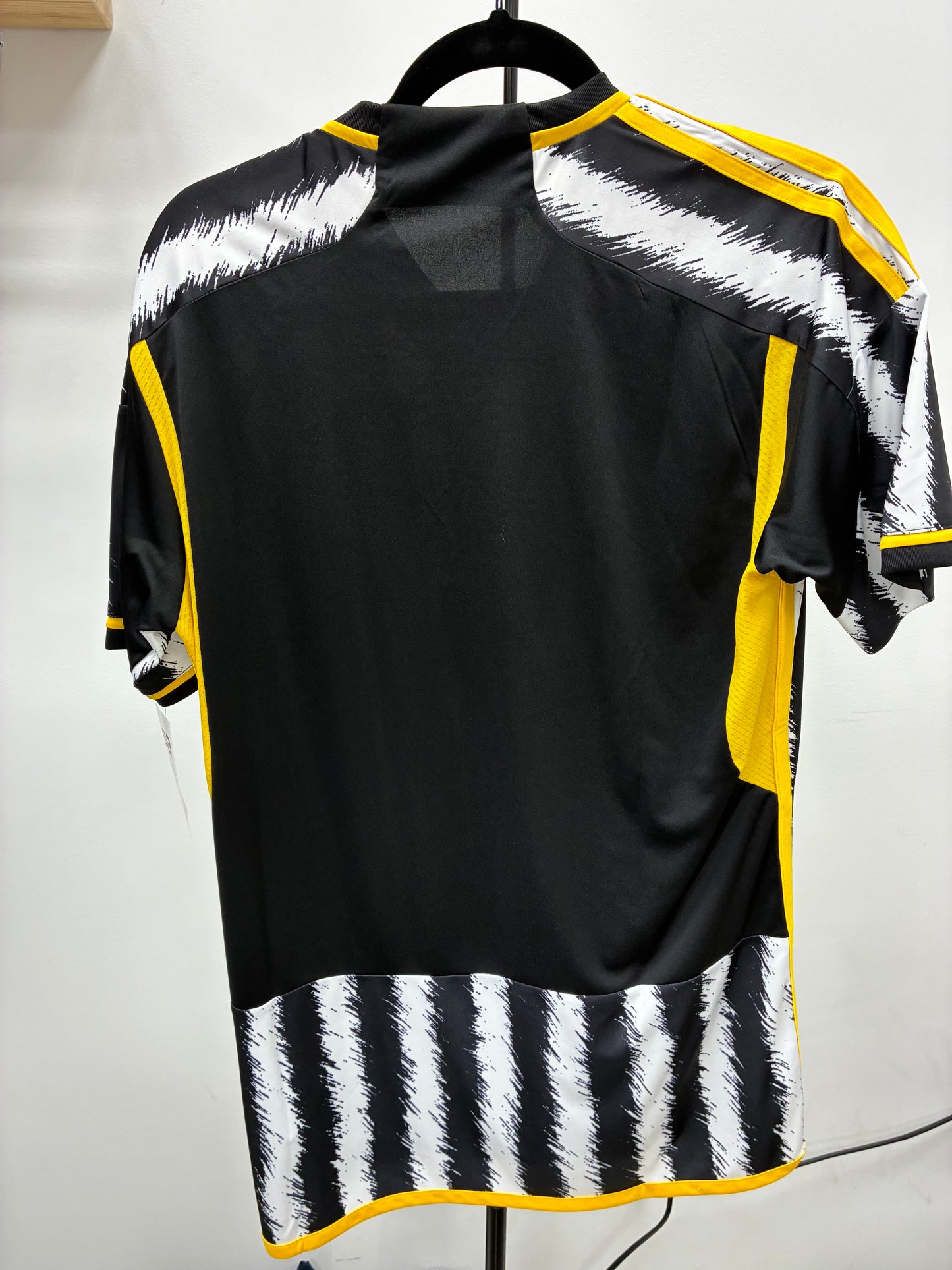 2023-24 Juventus FC Home Jersey / Medium / New