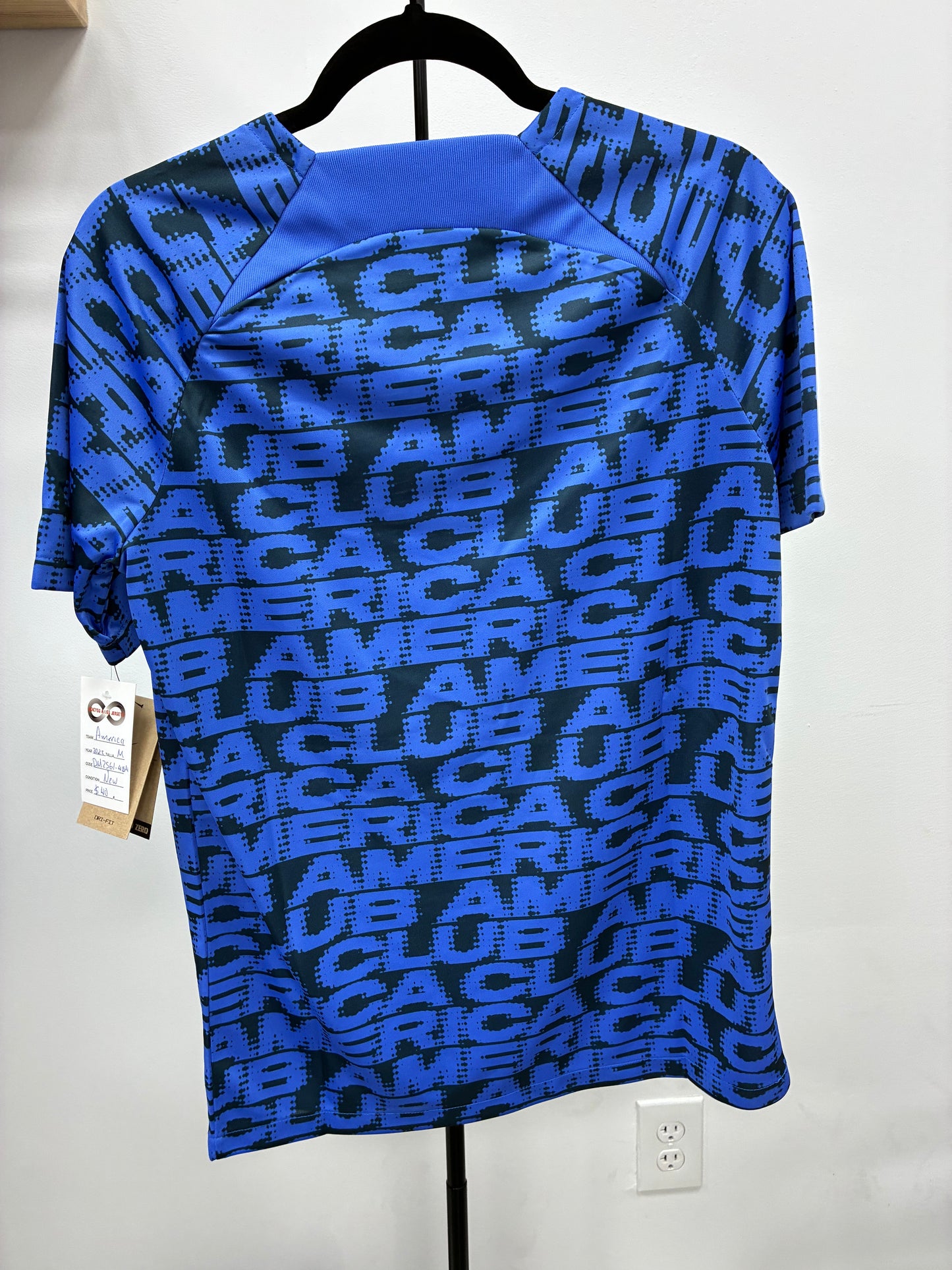 2022 Club América Pre-Match Jersey / Medium / New