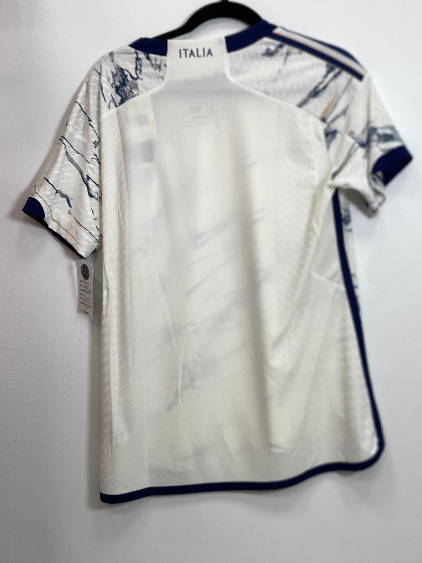 2022 Italy Home Jersey / Large / New
