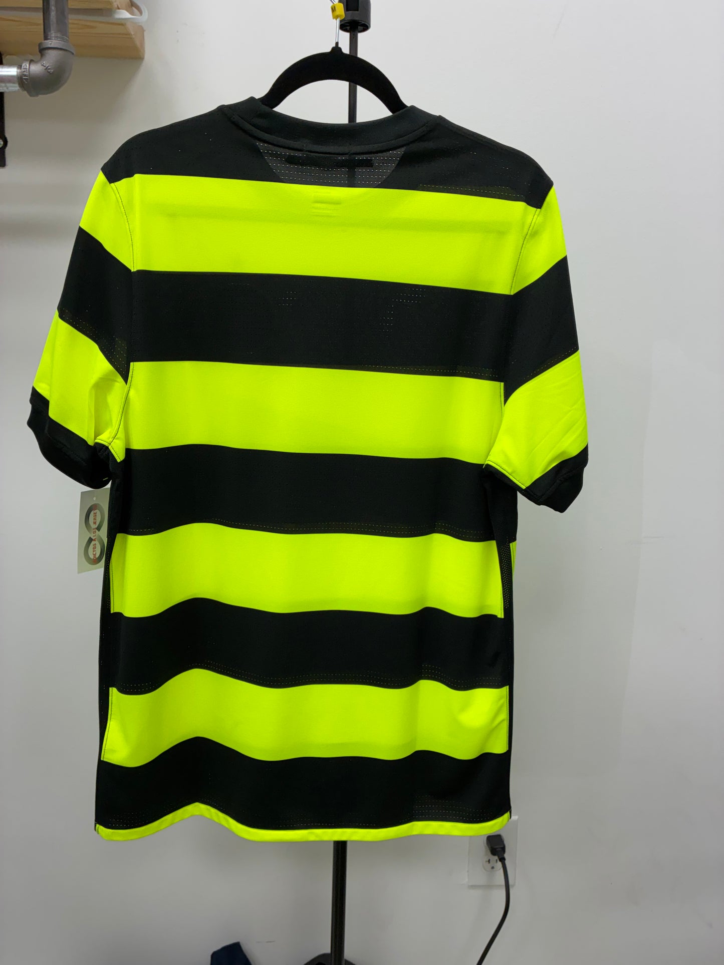 2009-10 Away Jersey / Medium / Excellent