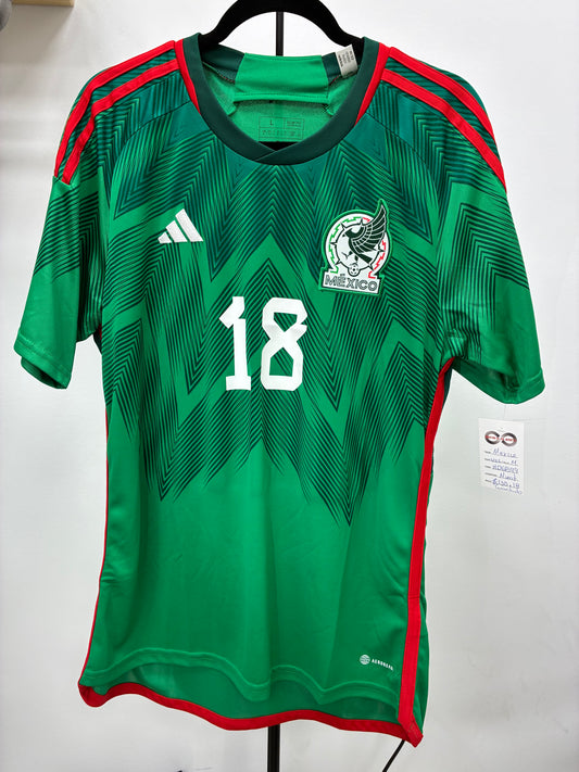2022 Mexico 18 Guardado Home Jersey / Medium / New