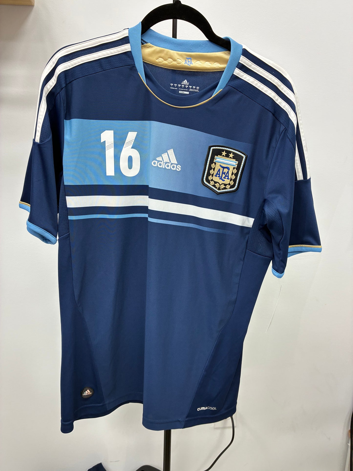 2011 Argentina 16 Kun Aguero Away Jersey / Medium / 9/10