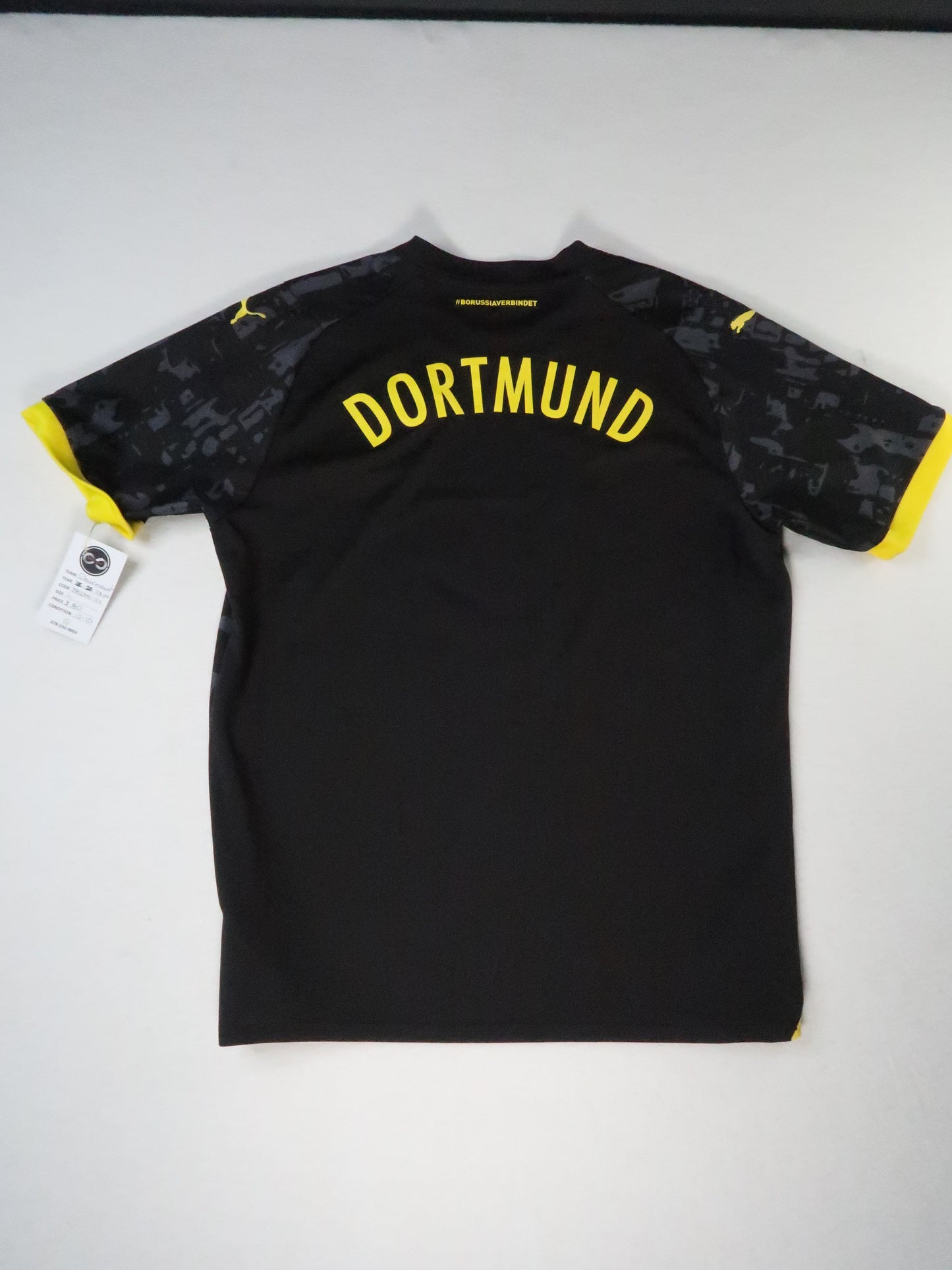 2023-24 Borussia Dortmund away jersey back, DORTMUND wordmark