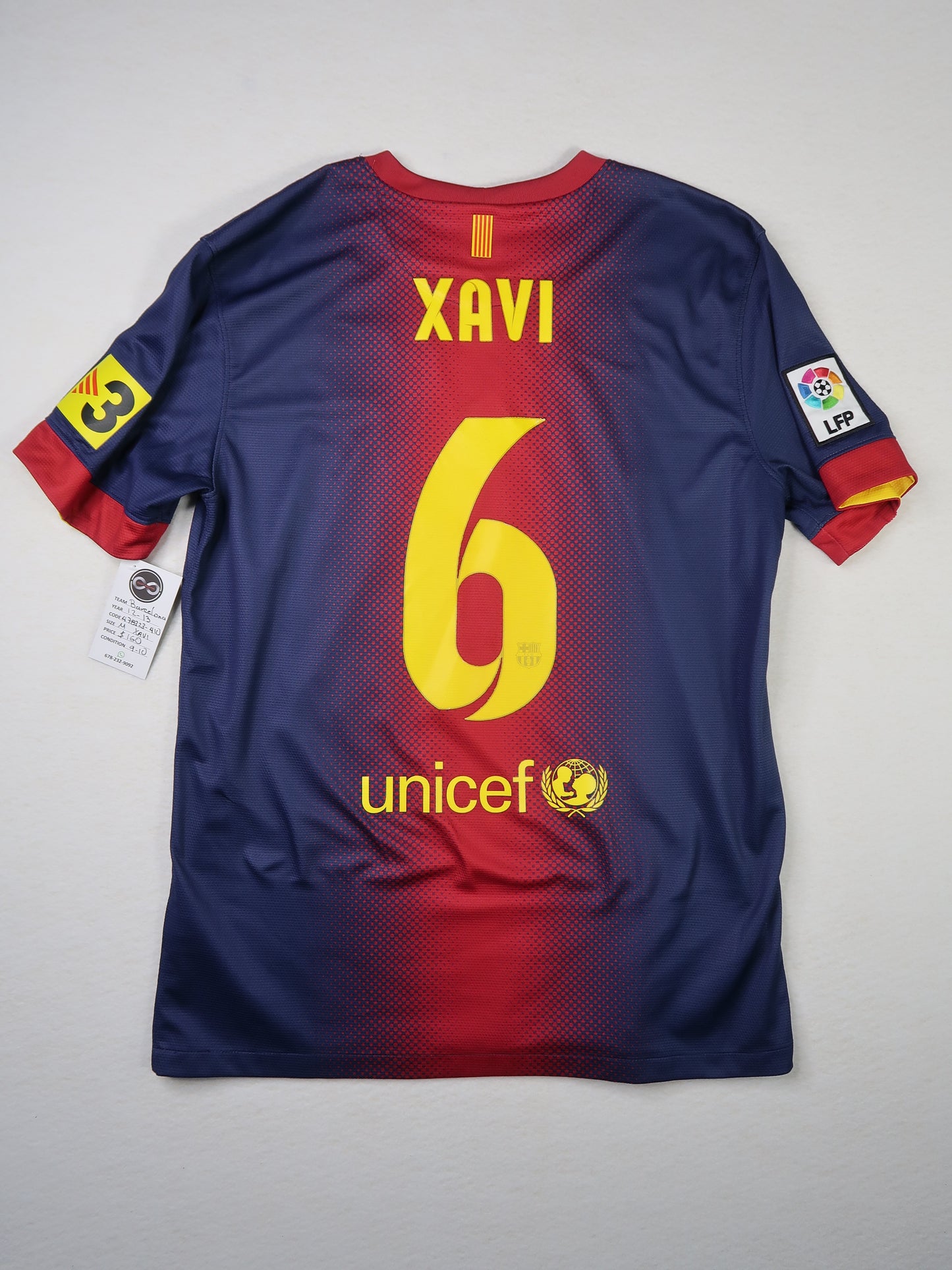 2012-13 Barcelona Xavi Jersey back with nameset