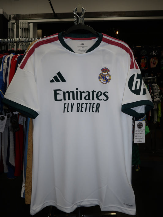 2026-27 Real Madrid Home Jersey / Large / New