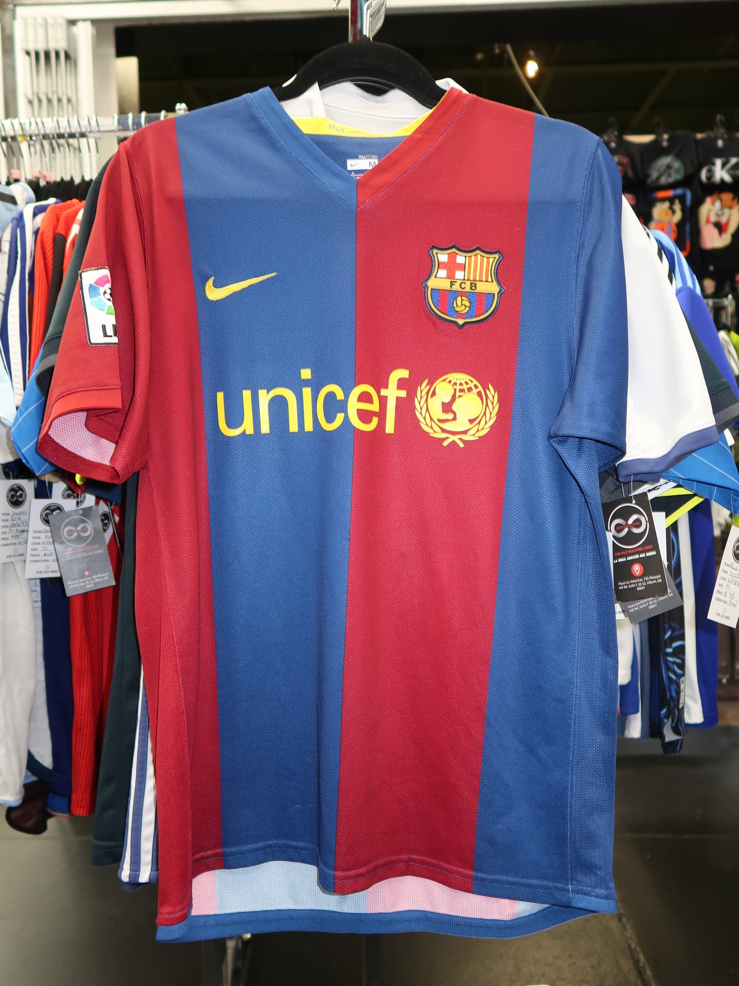 2006-08 Barcelona Ronaldinho 10 Home Jersey front