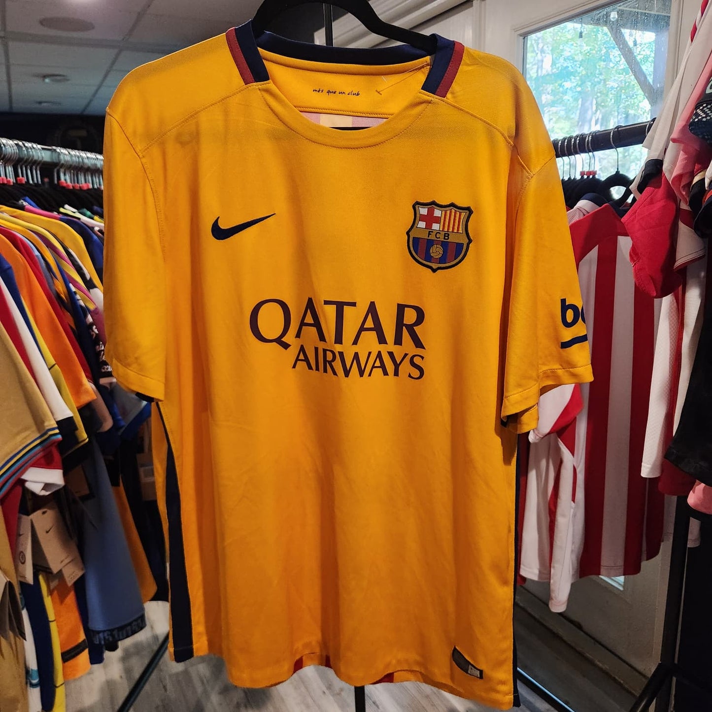 2015-16 FC Barcelona Suarez 9 Away Jersey / XLarge / Used 8.5/10