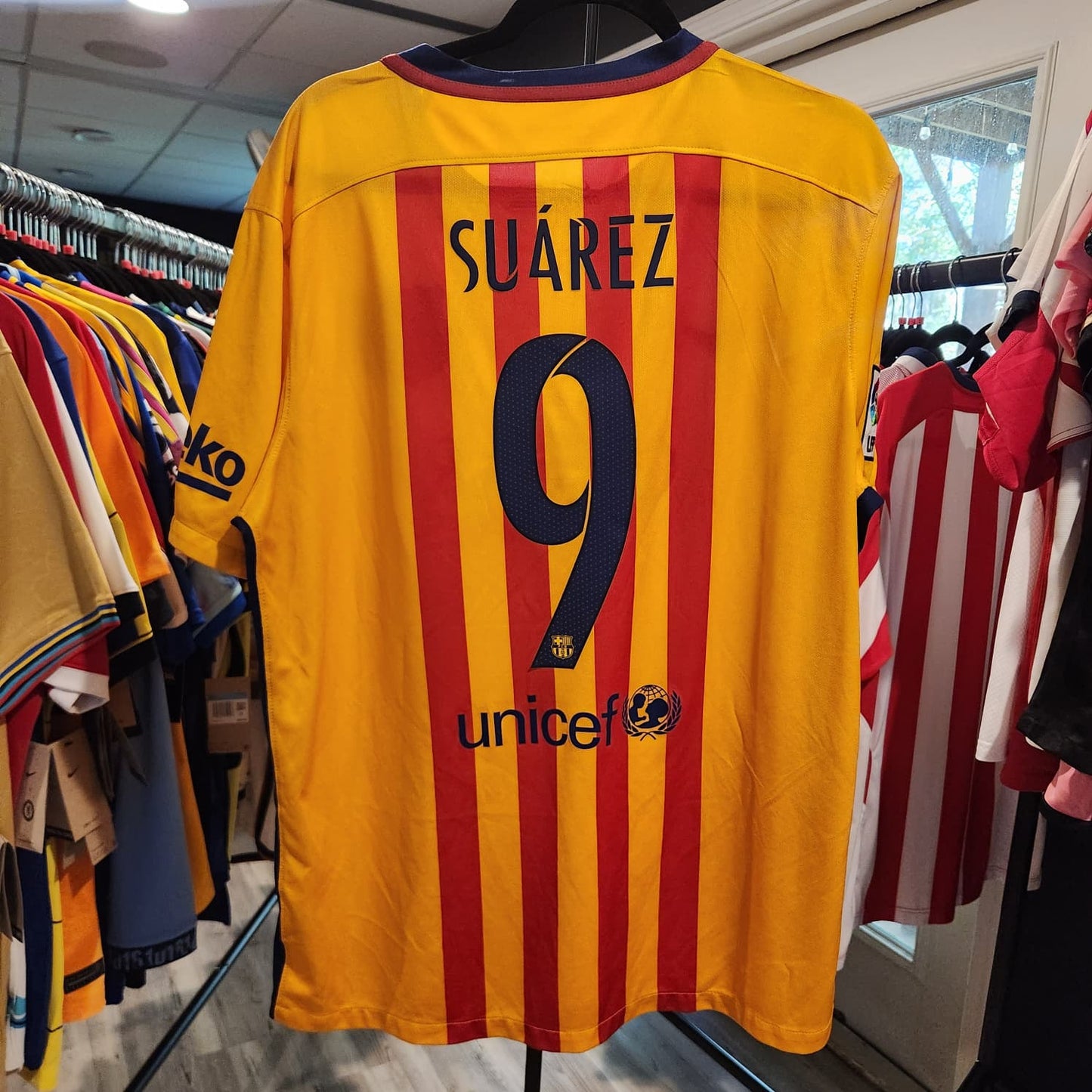 2015-16 FC Barcelona Suarez 9 Away Jersey / XLarge / Used 8.5/10