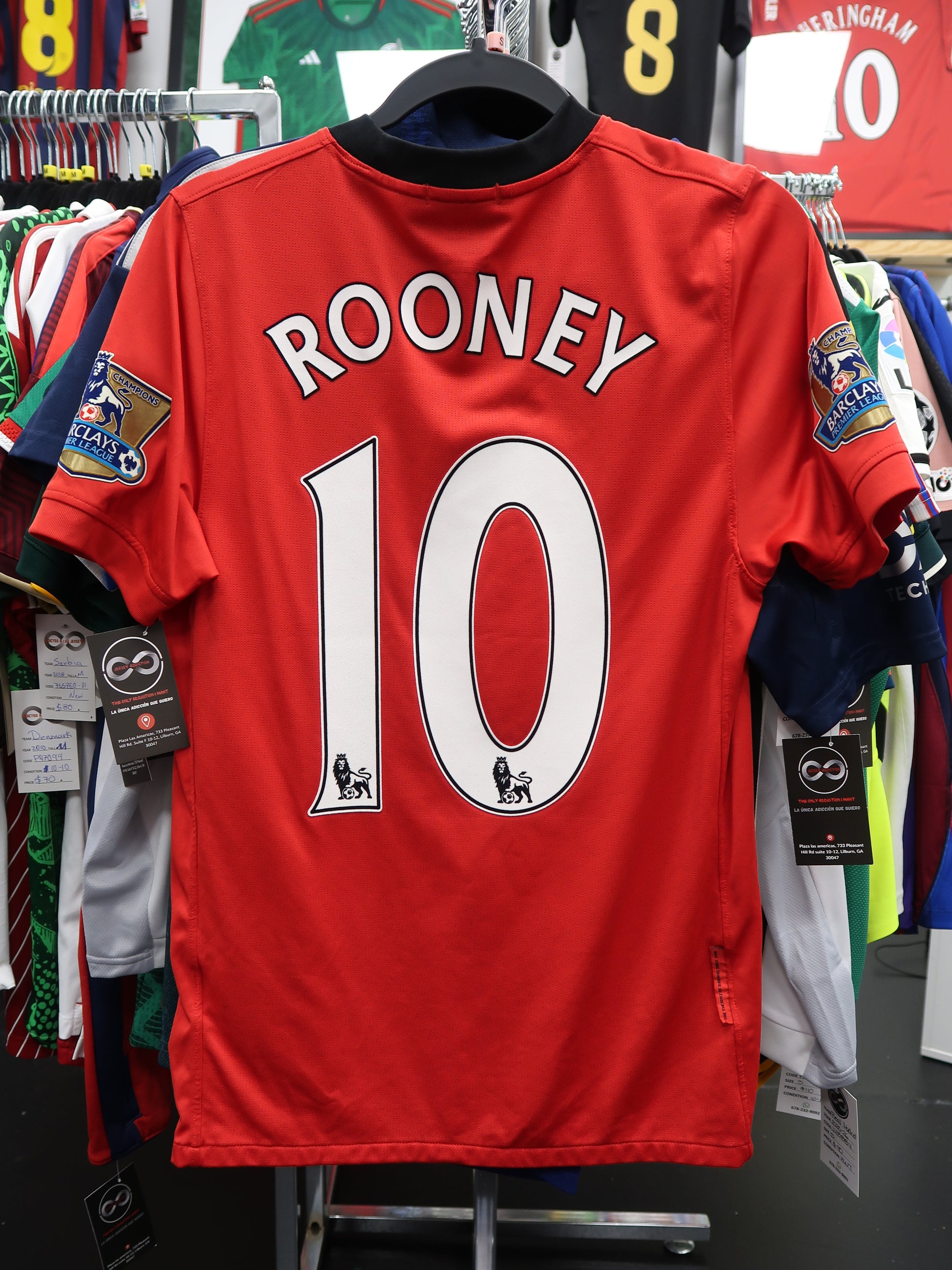 2009-10 Manchester United home jersey - Rooney 10 nameset on back