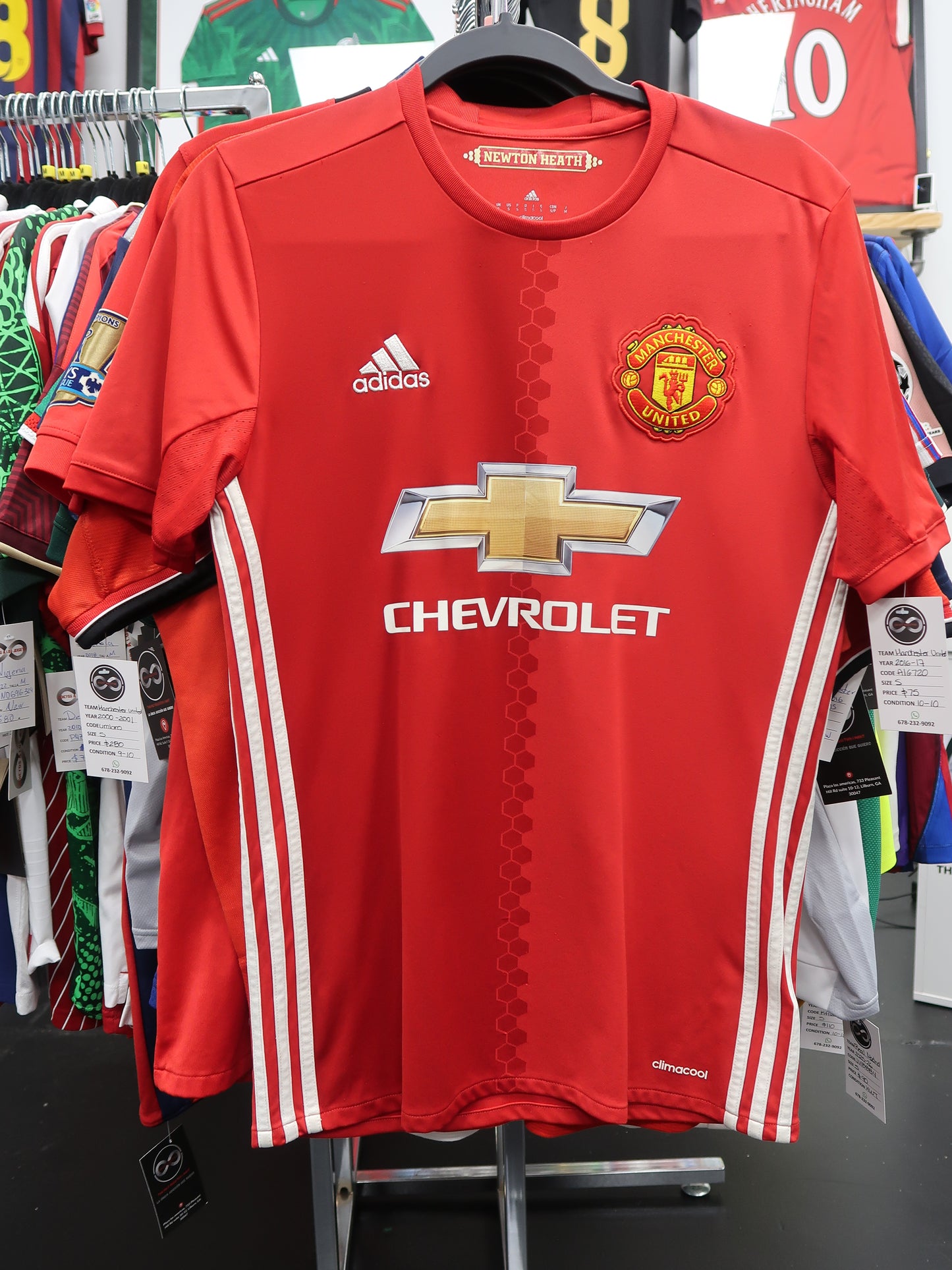 2016-17 Manchester United home jersey - front