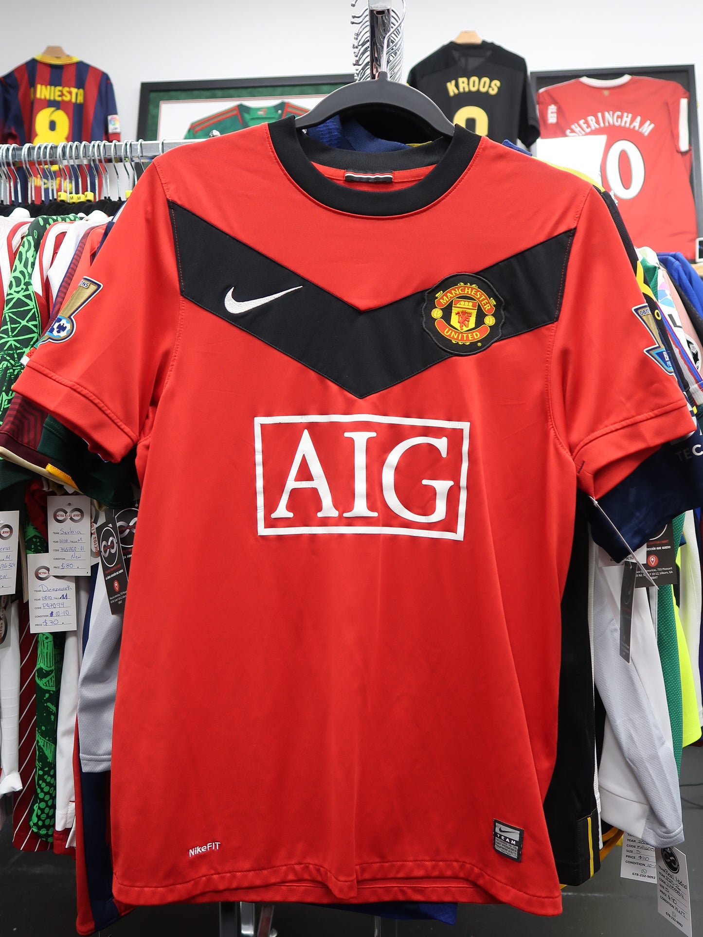 2009-10 Manchester United home jersey - front